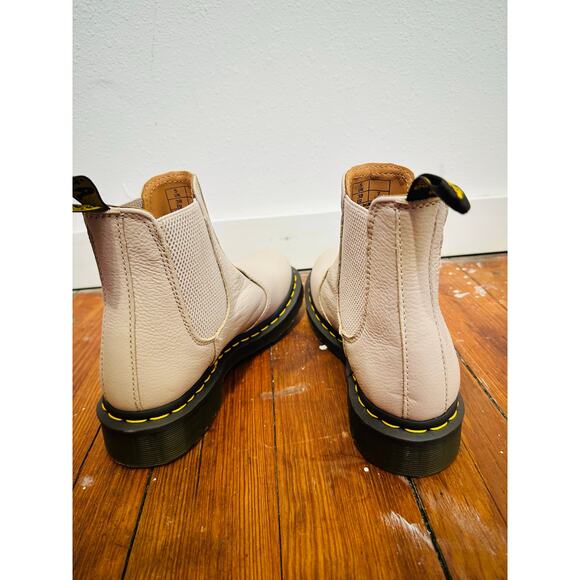 DR MARTENS Vintage Taupe 2976 Women’s Virginia Leather Chelsea Boots NEW sz 7 - Picture 2 of 8